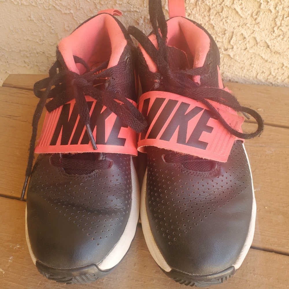 Gym shoes NIKE all black with pink accents